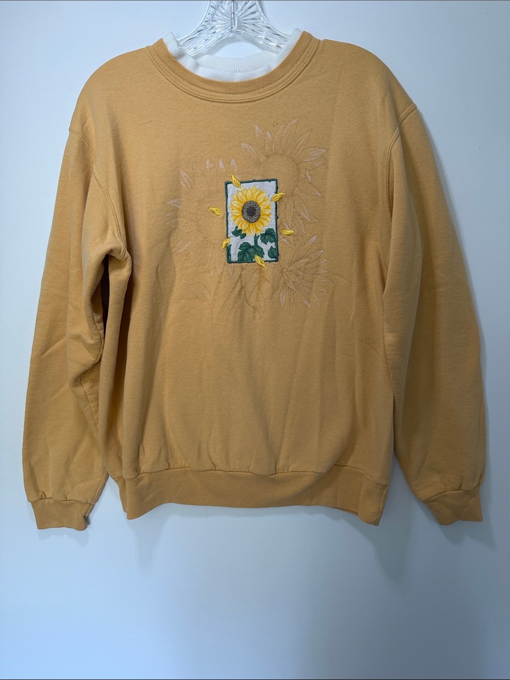 Top Stitch Women’s Yellow Sunflower Embroidered Crewneck Sweatshirt Medium